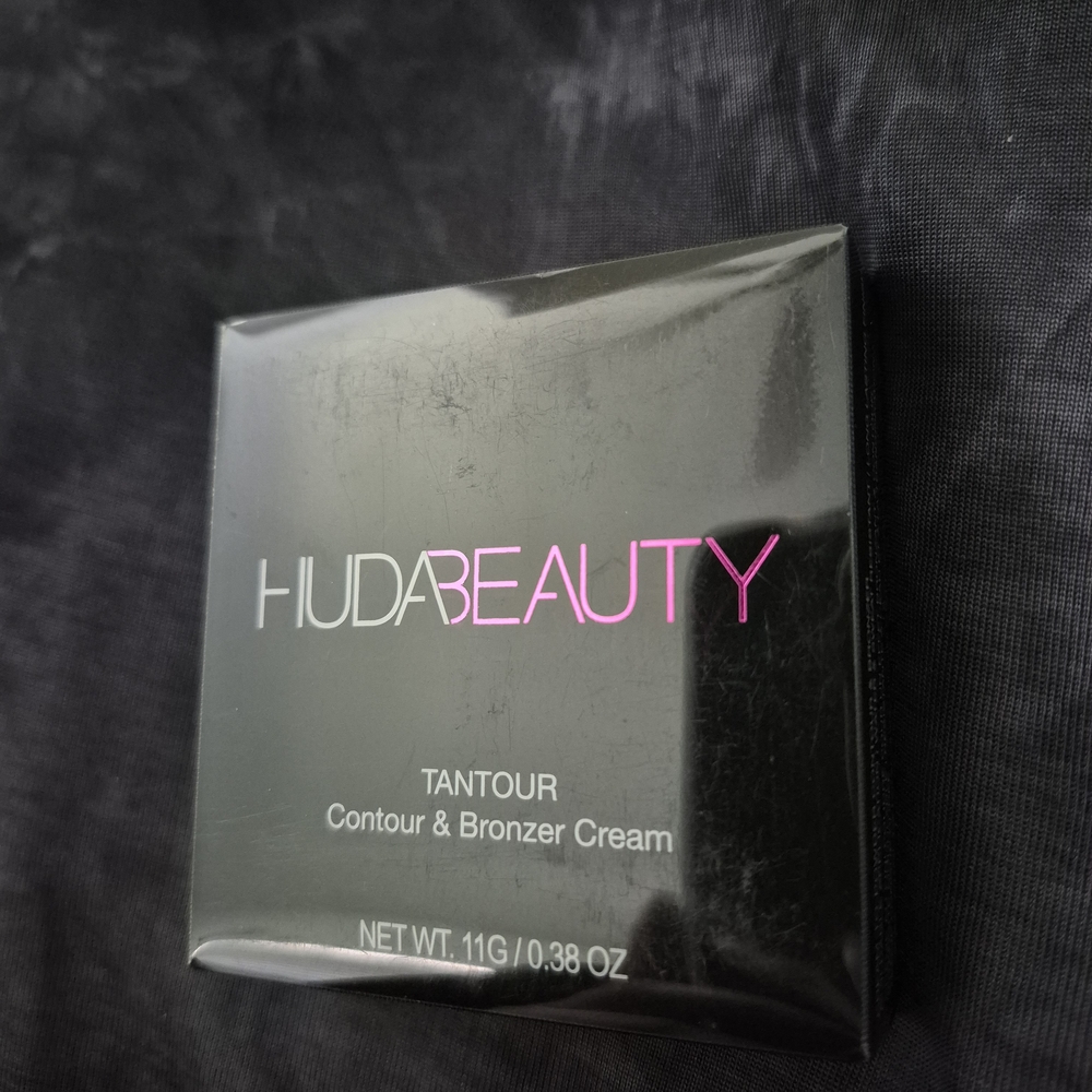 HUDA BEAUTY Tantour Contour & Bronzer Cream
